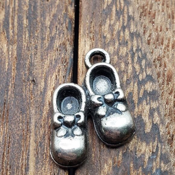 Baby shoes booties silver charm pendant expecting mom - Picture 1 of 2